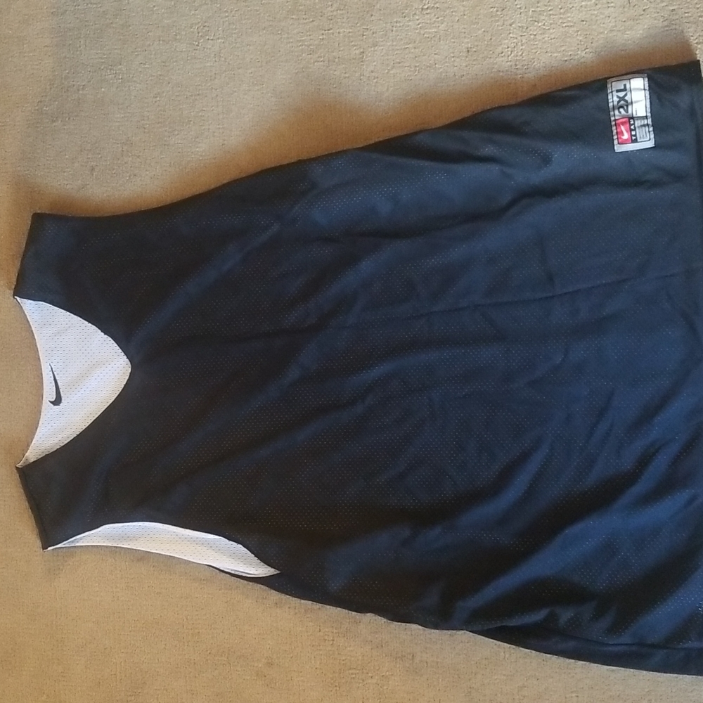 Nike reversible sleevelees top